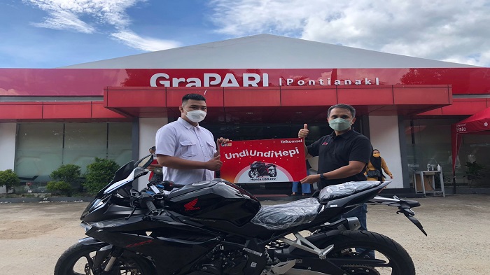 Lewat Program Telkomsel POIN Undi Undi Hepi, Pelanggan Pontianak Raih CBR