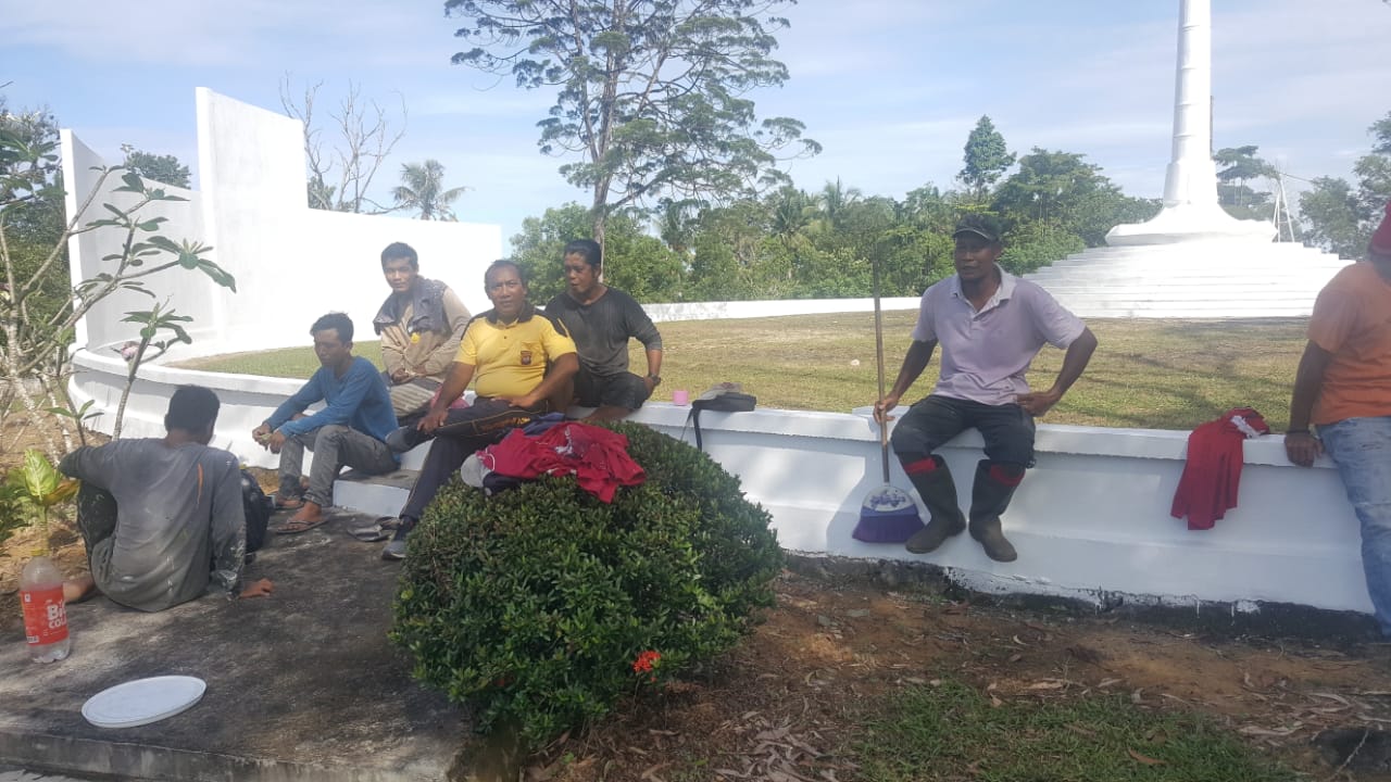 Polsek Singkawang Tengah Giat Kerja Bakti Sambut Hari Pahlawan