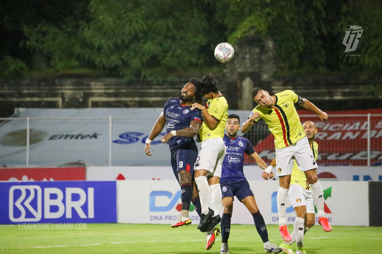 hasil-persib-vs-arema-bri-liga-1-malam-ini-update-beckham-putra-nugraha-dkk-tertinggal.jpg