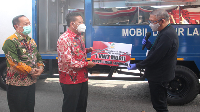 Pemkab Sanggau Terima Bantuan Satu Unit Mobil Dapur Umum Lapangan Dari Kemensos RI