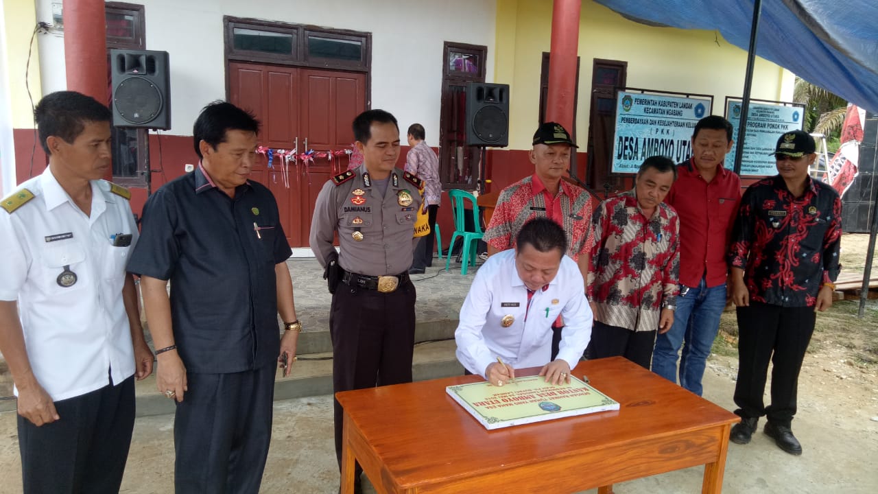 Plt Bupati Landak Resmikan Kantor Desa Amboyo Utara
