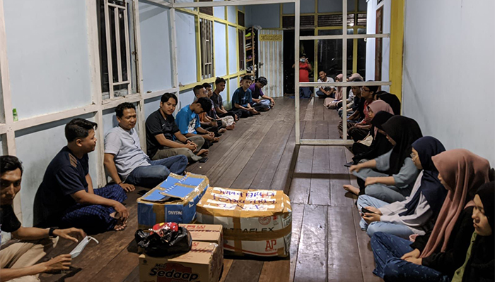 Dukung Moril Calon Mahasiswa Asal Sambas, Herzaky Serahkan Bingkisan Sembako ke KMKS