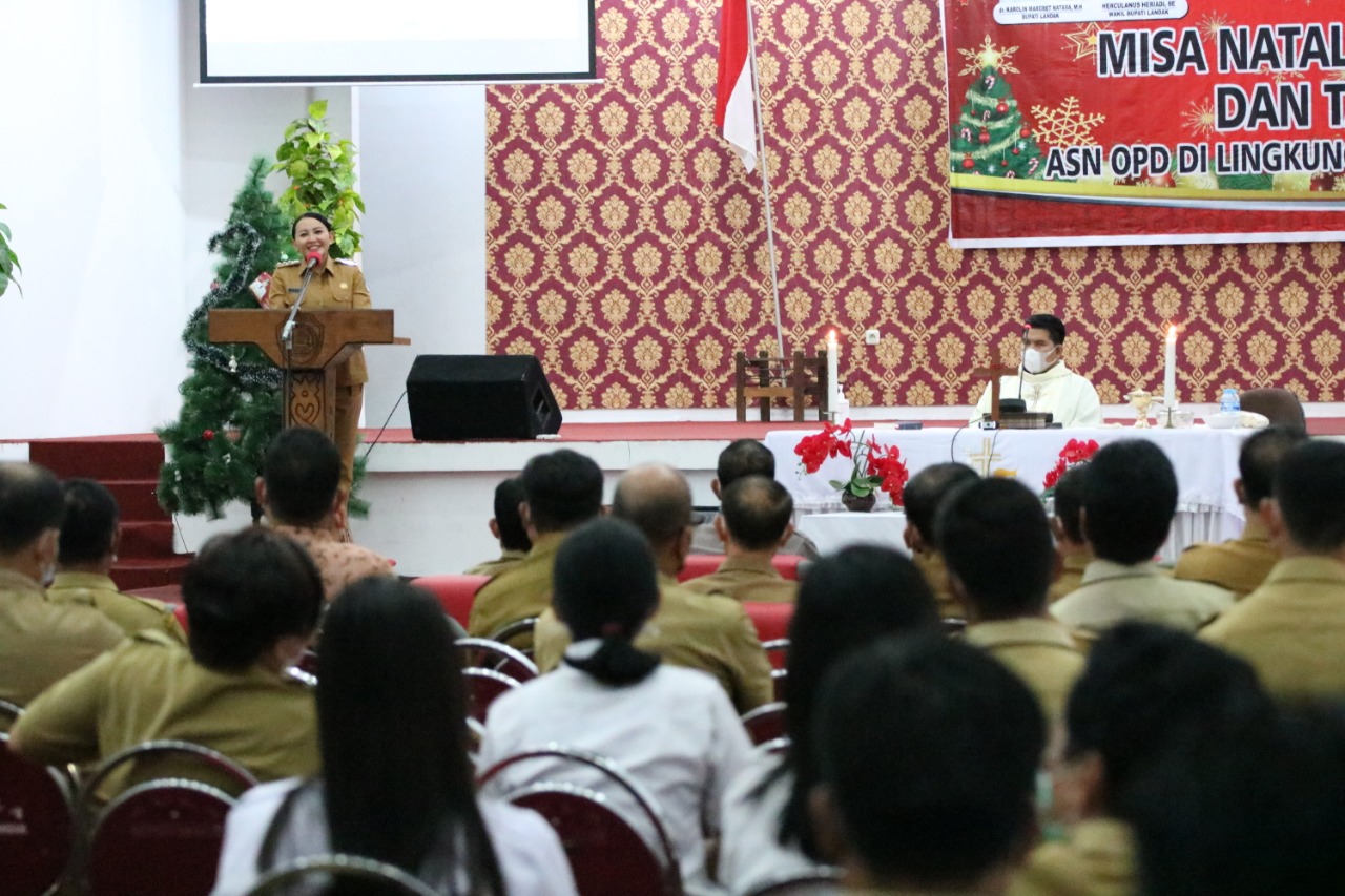 Pemkab Landak Gelar Misa Awal Tahun, Berikut Pesan Yang Disampaikan Bupati Karolin Margret Natasa