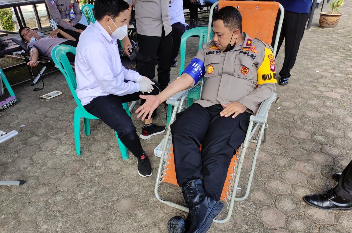 Sambut Hari Bhayangkara ke-75, Polres Sanggau Gelar Bakti Sosial Donor Darah