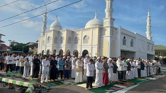 ibadah-170624-sambas.jpg