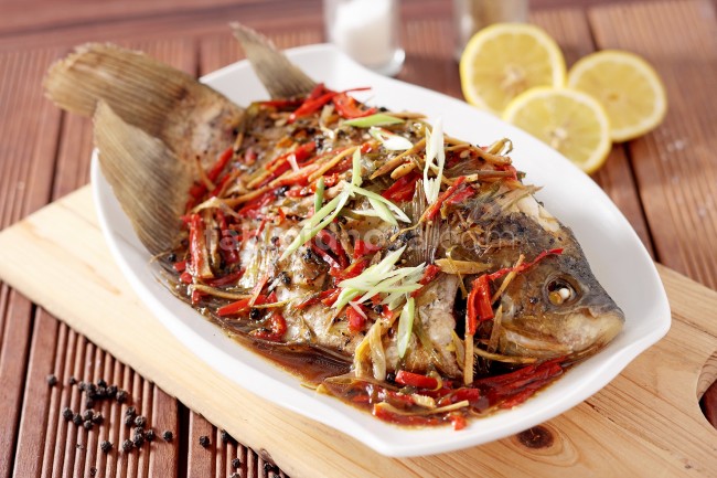 Ikan Gurame Kukus Merica Hitam dan Cabai, Makannya Bikin Keringat Bercucuran!