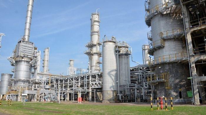 ilustrasi-kilang-minyak-pertamina.jpg