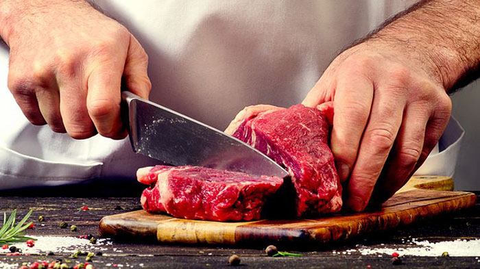 ilustrasi-memotong-daging-sapi-mentah.jpg