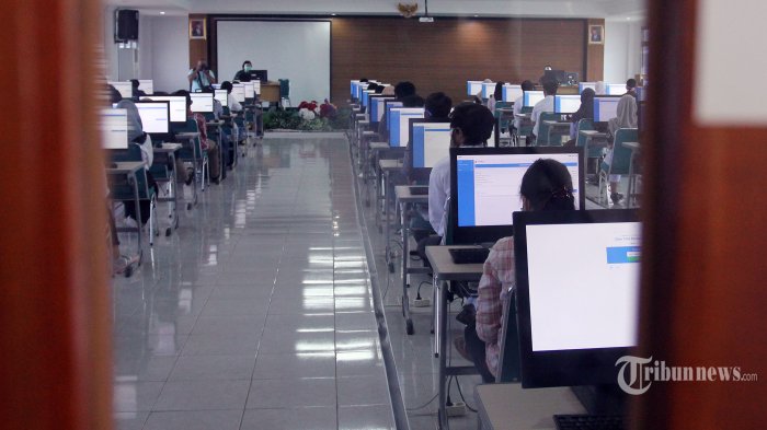 ilustrasi-peserta-mengikuti-ujian-tulis-berbasis-komputer-utbk.jpg
