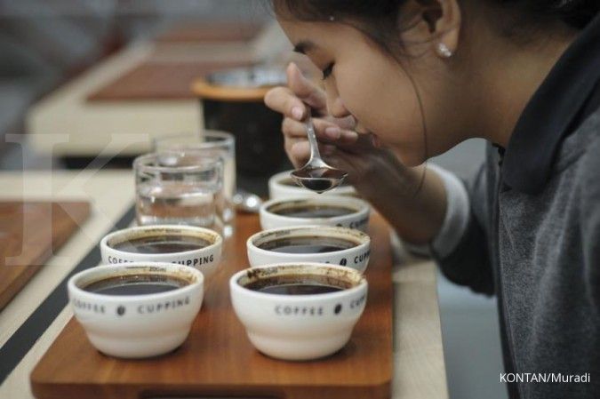ilustrasi-seseorang-sedang-minum-kopi.jpg