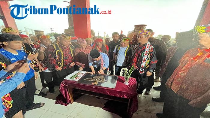 Satono Resmikan Rumah Adat Dayak Ramin Bantang Ne Riuh, DAD Sambas Puji Gawai Naik Dango