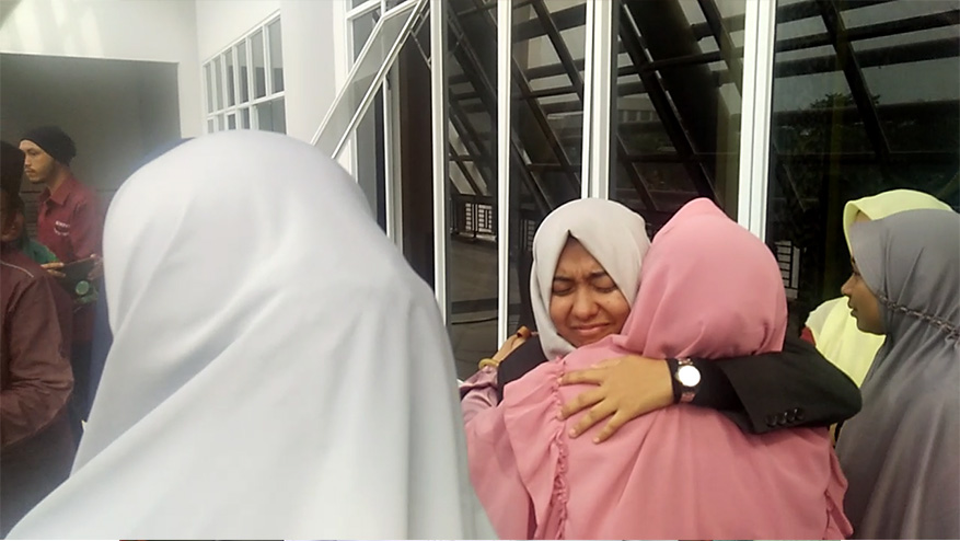 isak-tangis-bahagia-peserta-dari-aceh-usai-tampil-di-final-cabang-tafsir.jpg