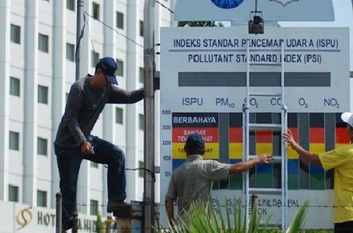 Berikut Perbedaan ISPU di Aplikasi dan di Plang