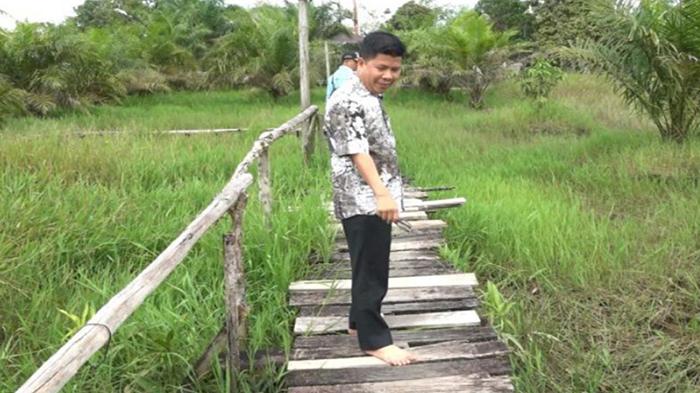 Camat Sejangkung Apresiasi Kehadiran Jembatan Berkemajuan di Desa Mekar Jaya