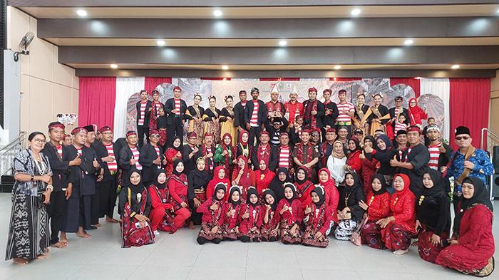 Bupati Paolus Hadi dan Wabup Yohanes Ontot Hadiri Festival Jheg Bumih III IKBM