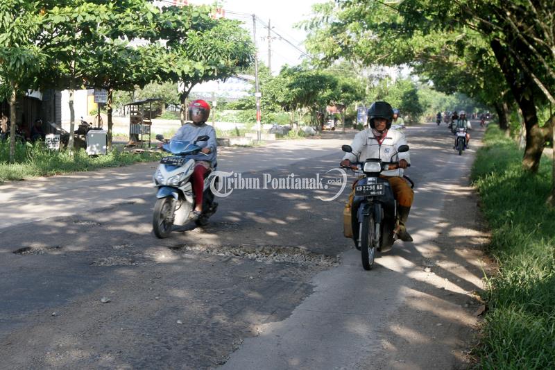jalan-ampera-berlubang_20180605_164651.jpg<pf>jalan-ampera-berlubang_20180605_164719.jpg<pf>jalan-ampera-berlubang_20180605_164742.jpg<pf>jalan-ampera-berlubang_20180605_164714.jpg