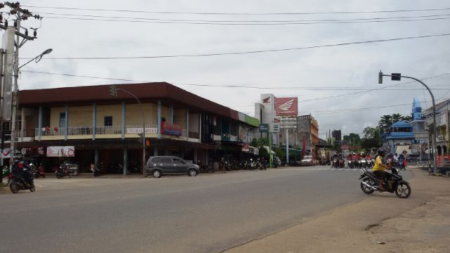 Lalu Lintas di Jalan Jenderal Sudirman Sanggau Lancar