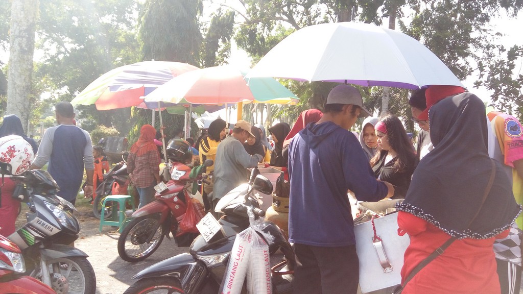 Pedagang Banjir Rejeki di Momen Jalan Sehat Pemkab Mempawah