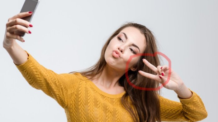 Jangan Selfie dengan Pose Tunjukkan Jari V atau Peace, Bisa Berakibat Fatal untuk Kehidupan Anda