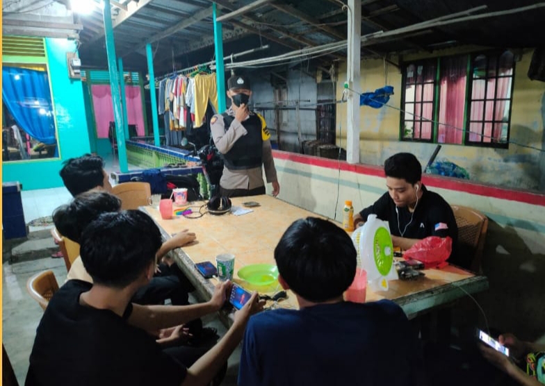 Jaga Keamanan, Personel Polsek Jawai Lakukan Patroli Dialogis & Sampaikan Imbauan Protokol Kesehatan