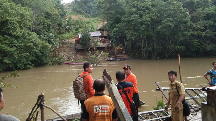 6 Bulan Pasca Diterjang Banjir, Warga Damba Perbaikan Jembatan Gantung Lintang Tambuk