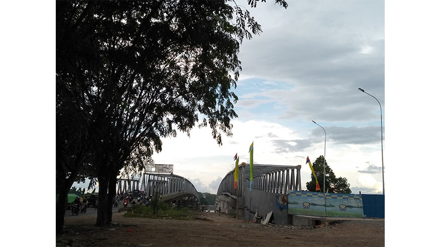 jembatan-kembaran-landak-di-jl-sultan-hamid-ii.jpg