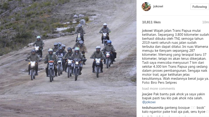 Jokowi Posting Fotonya Naik Motor Trail di Papua, Netizen Malah Minta Hal Ini
