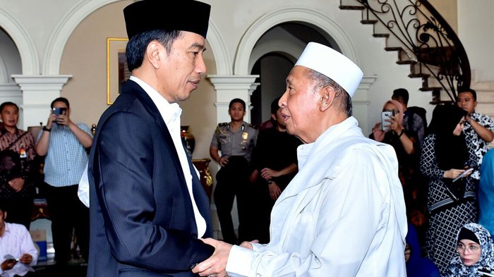 jokowi-melayat_20170912_193326.jpg