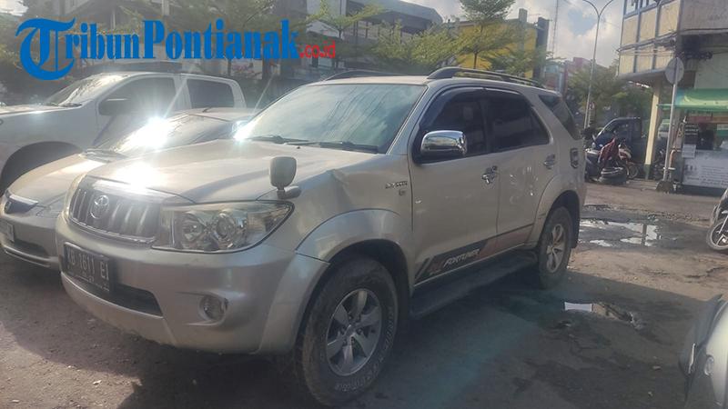 BREAKING NEWS - Tabrak Lari di Pontianak, Pengemudi Fortuner Tinggalkan Korban yang Jatuh