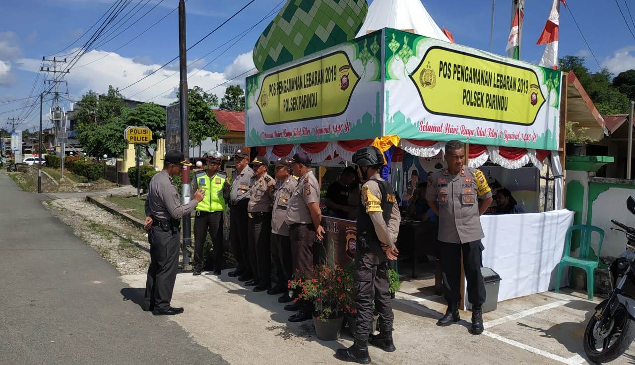 Kabag Ops Polres Sanggau Cek dan Kontrol Pos Pam Ops Ketupat Polsek Parindu