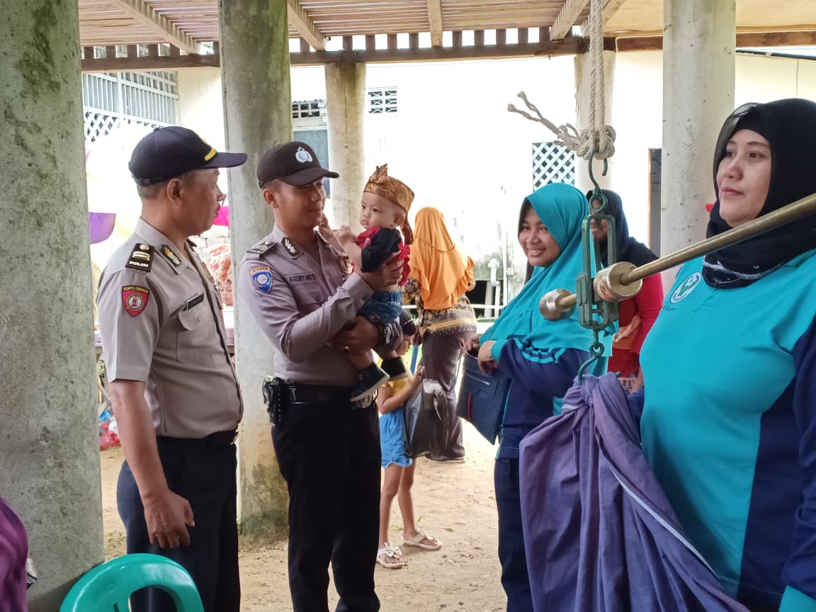 Sambang ke Desa Kebong, Polisi Berikan Rasa Aman Pelaksanaan Posyandu