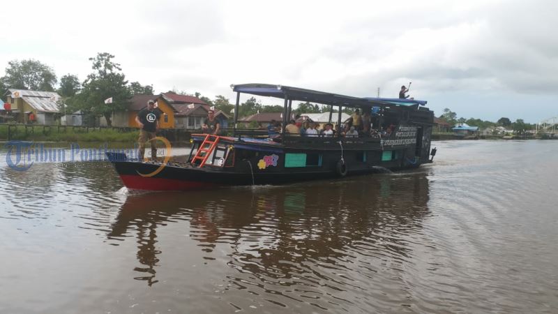 Destinasi Baru, Menikmati Suasana di Kapal Wisata di Sungai Sambas - kapal-wisata-sungai-sambas-2.jpg
