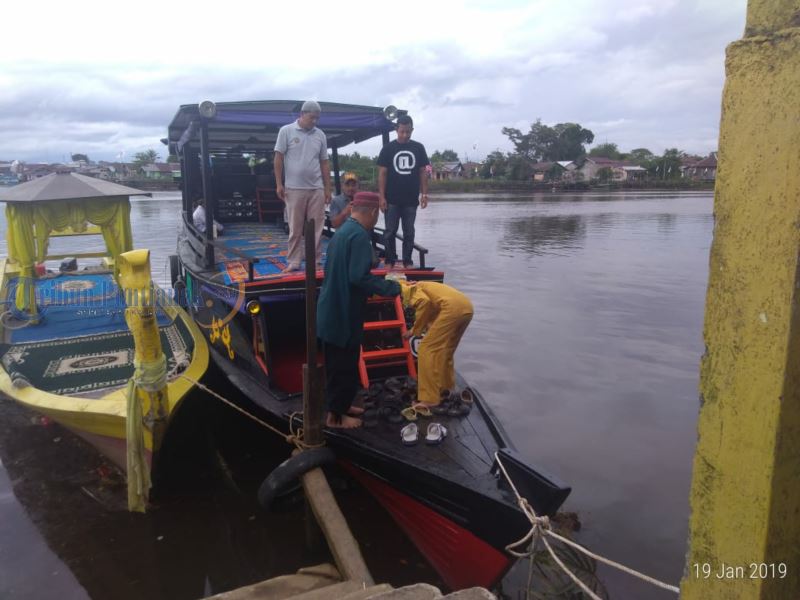 Destinasi Baru, Menikmati Suasana di Kapal Wisata di Sungai Sambas - kapal-wisata-sungai-sambas-3.jpg