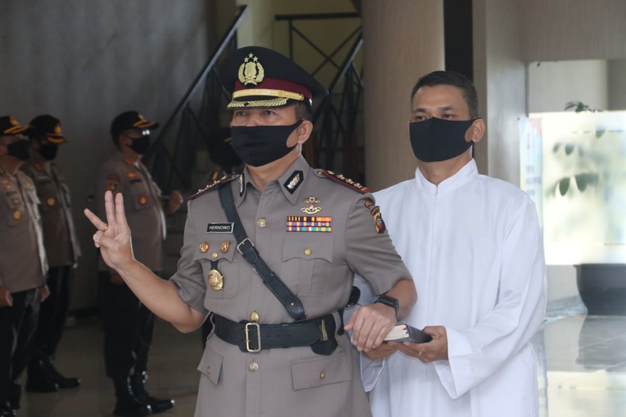 kapolda-kalimantan-barat-irjen-pol-r-sigid-tri-hardjanto-melantik-direktur-reserse-narkoba.jpg