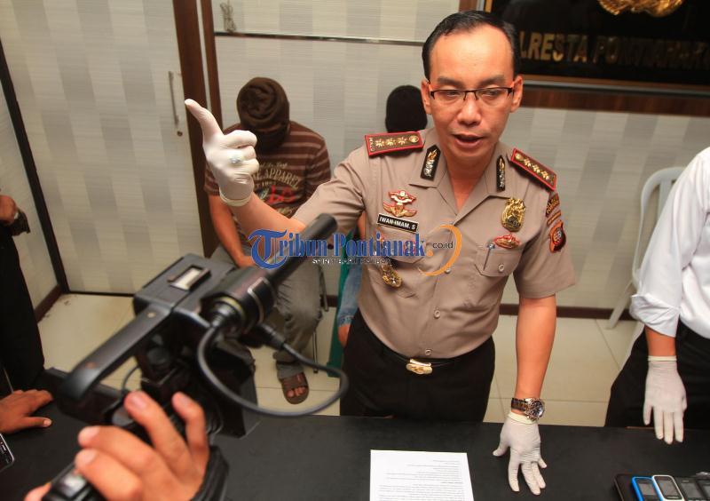 kapolresta-pontianak-kombes-pol-iwan-imam-susilo_20161219_212737.jpg<pf>kapolresta-pontianak-kombes-iwan-imam-susilo_20161219_212945.jpg<pf>kapolresta-pontianak-kombes-iwan-imam-susilo_20161219_213009.jpg<pf>kapolresta-pontianak-kombes-iwan-imam-susilo_20161219_212845.jpg<pf>kapolresta-pontianak-kombes-iwan-imam-susilo_20161219_213338.jpg