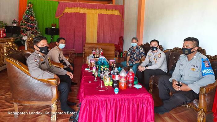 kapolsek-kuala-behe-ipda-rinto-s-sos-saat-koordinasi-dengan-tomas-dan-toga.jpg