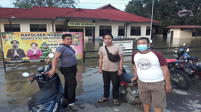 kapolsek-ngabang-kompol-pesta-tampubolon-21.jpg