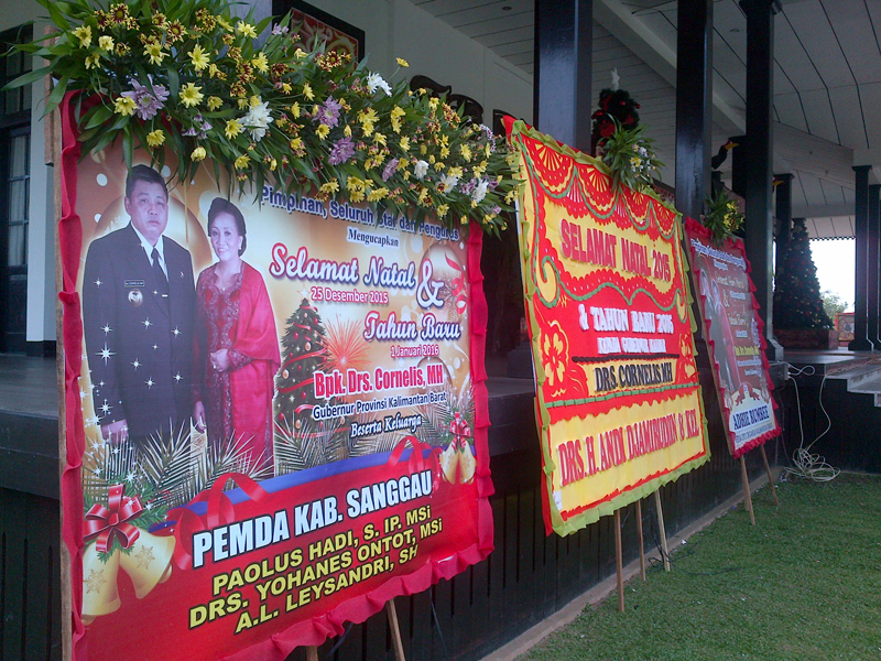 karangan-bunga-open-house-rumah-dinas-gubernur-kalbar_20151225_110516.jpg