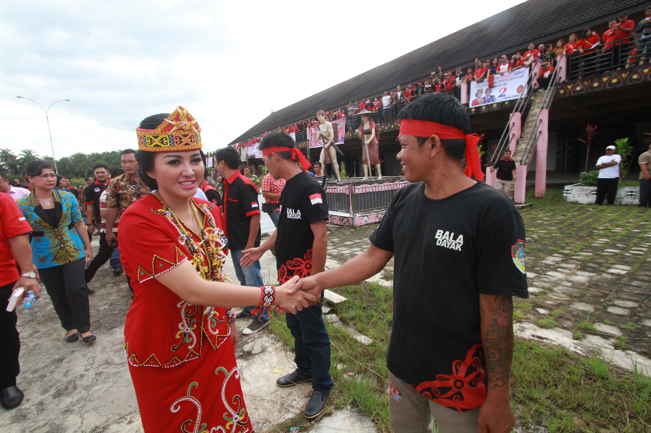 Karolin Bertekad Jadikan Dayak Modern