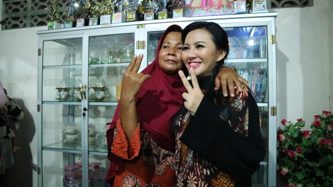 Warga KKR Paparkan Keberhasilan Karolin Bebaskan TKI dan Samakan dengan Risma Walkot Surabaya