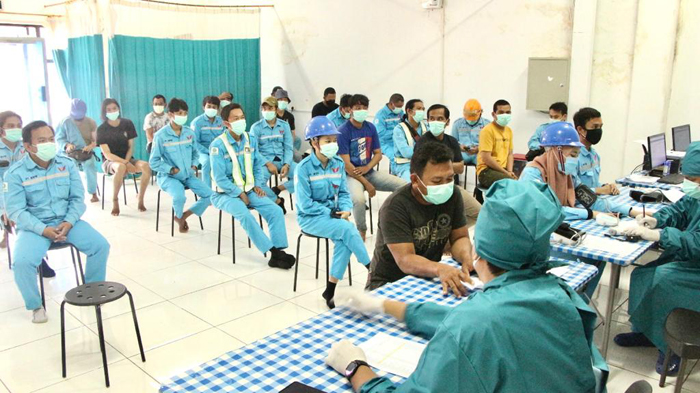 Manajemen PT WHW Ketapang Vaksinasi Covid-19 ke Ribuan Karyawan