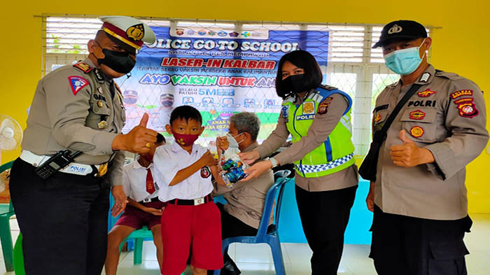 Upaya Percepatan Vaksinasi Anak-anak, Polres Mempawah Bersama SDN 19 Mempawah Hilir Gelar Vaksinasi