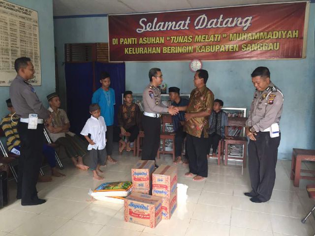 Dikmas Lantas Polres Sanggau Beri Motivasi Kepada Anak Panti Asuhan