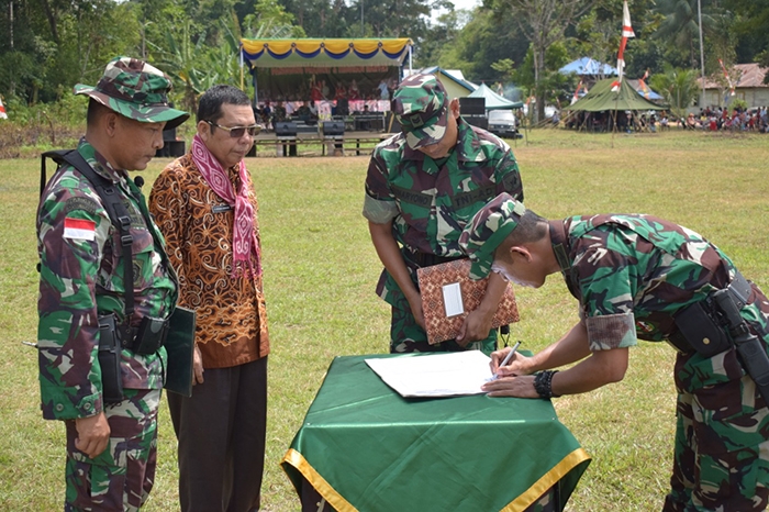 Kasiter Korem 121/Abw Resmi Tutup TMMD ke-105 Kodim Sintang