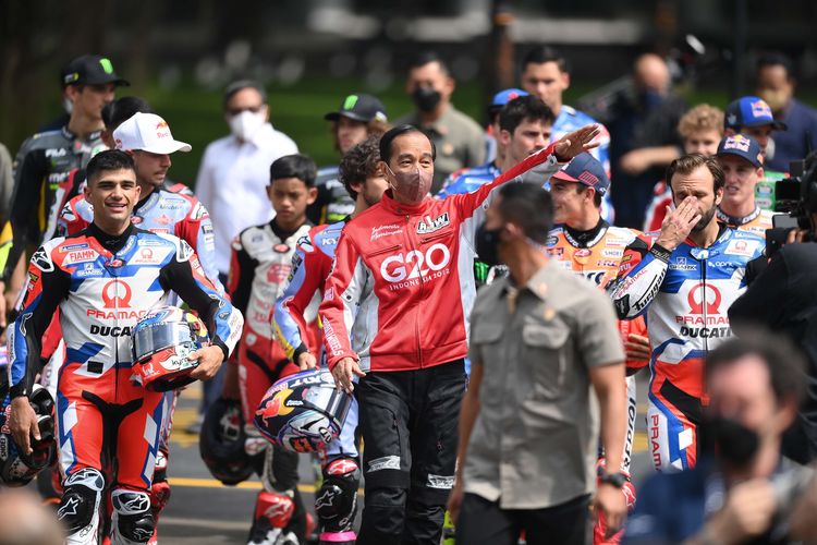 kata-peserta-balap-motogp-indonesia-2022-usai-parade-bersama-presiden-jokowi.jpg