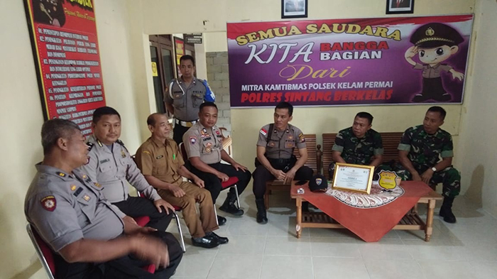 kaur-bin-ops-sat-binmas-polres-sintang-iptu-warsono-sagc.jpg