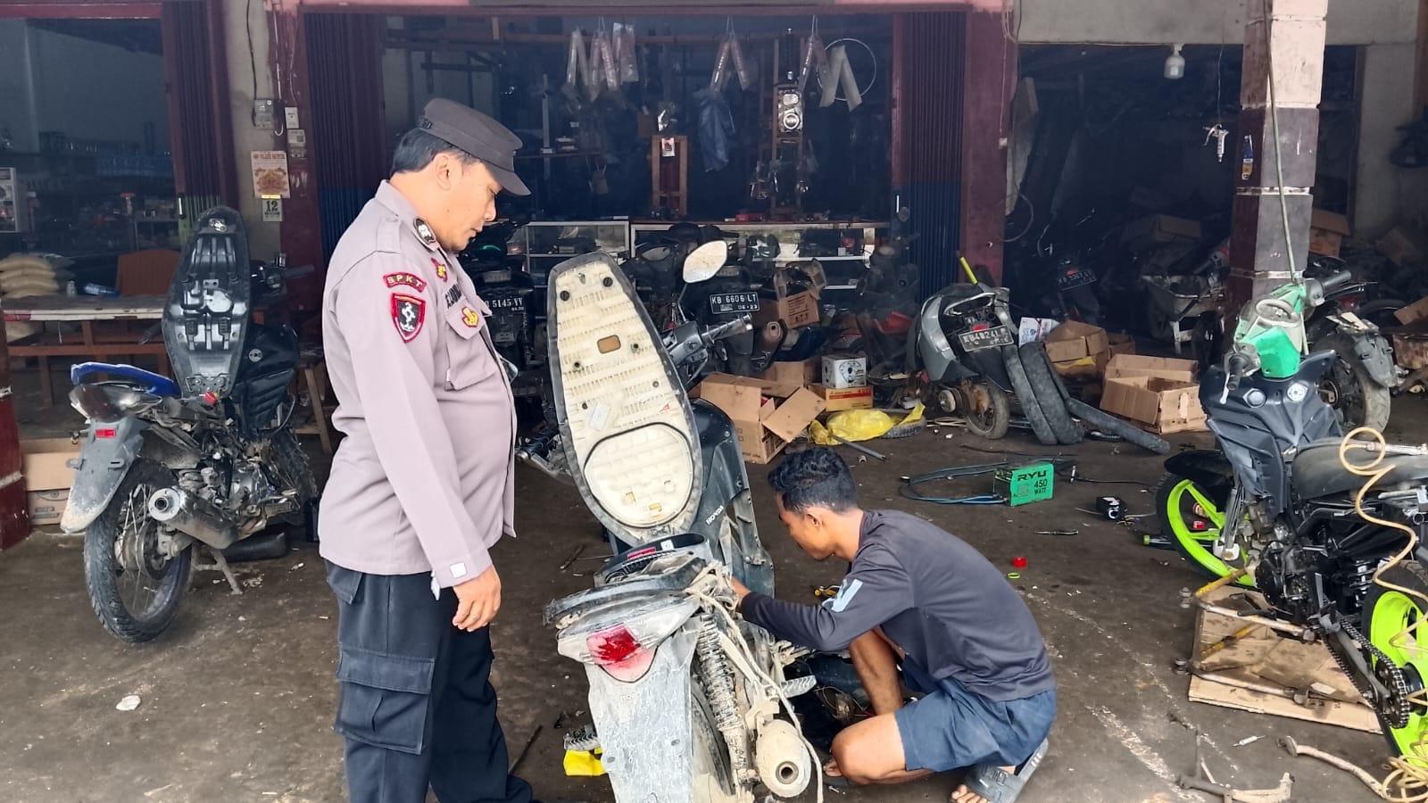 Polsek Kuala Behe Gencar Patroli ke Bengkel dan Minta Mekanik Teliti Terima Servis Kendaraan - Tribunpontianak.co.id