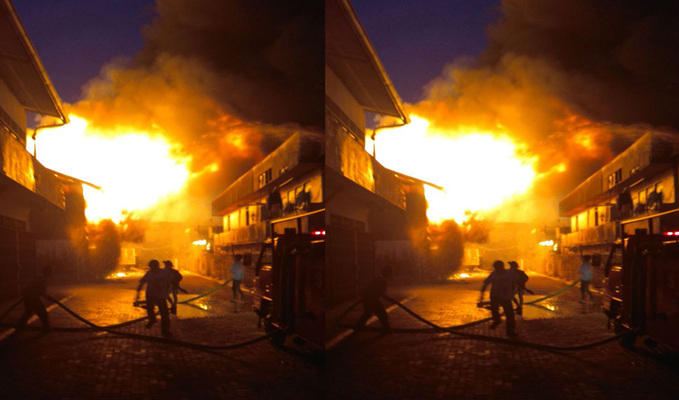 kebakaran-di-jalan-adi-sucipto_20171117_180148.jpg
