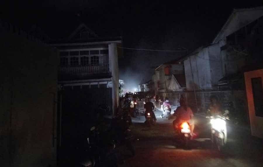 Kebakaran di Gudang Jalan Adisucipto Bikin Heboh Warga Sekitar