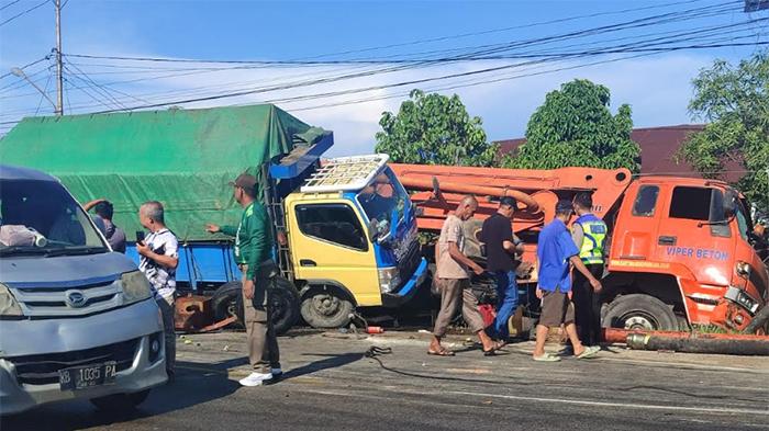 kecelakaan-mempawah-beruntun-ewtrtt.jpg
